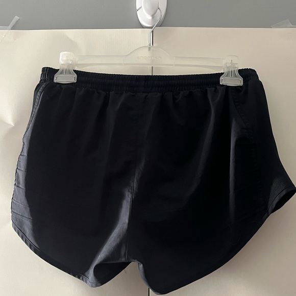 Women’s black Under Armour running shorts - Picture 4 of 4